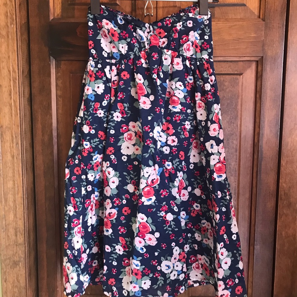 Dresses - Picture 2 of 2